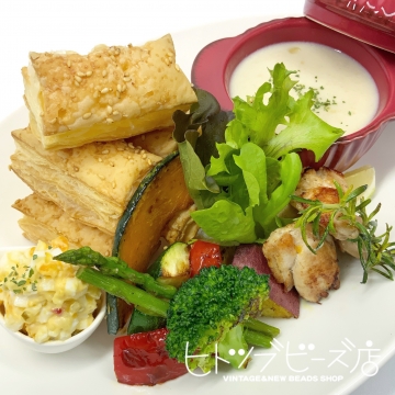 【期間限定】じゃがいもとコーンのスープ＆セサミパイのプレートを開く