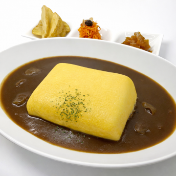 香川ビーフのオムレツカレーを開く